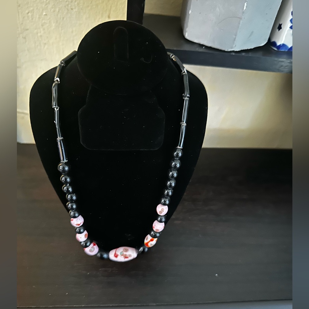 Elegant Black and Pink Beaded Necklace